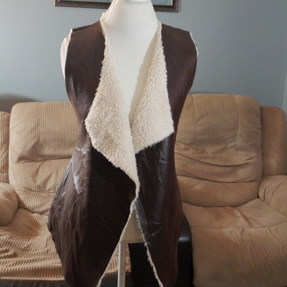 FAUX SHERPA VEST SZ S/M - Picture 3 of 7
